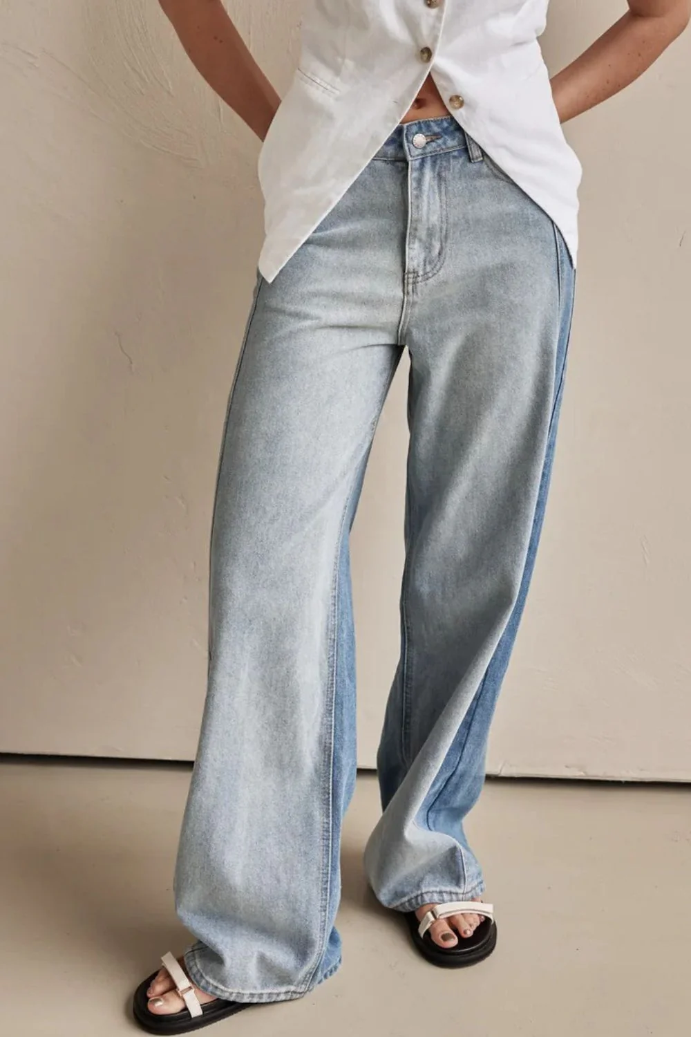 Contrast Straight Leg Jeans with Pockets